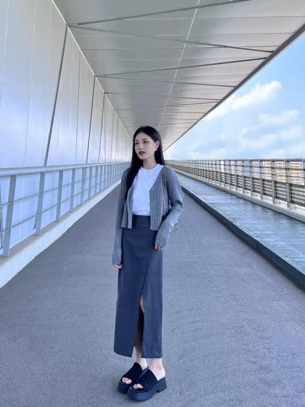 2024 Spring Gray Knitted Cardigan Slim Fit Versatile Bottoming Temperament Short Top and Skirt Three-piece Set