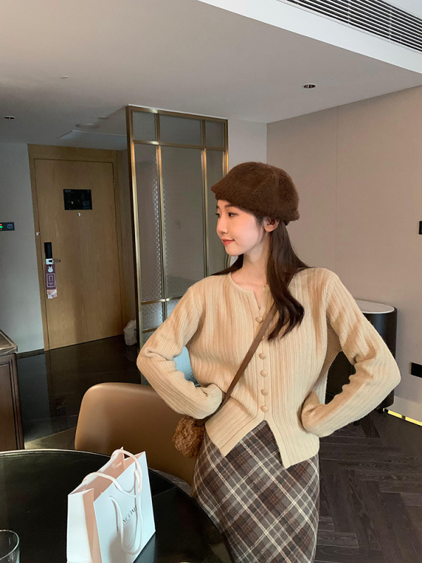 烏77軟糯坑條杏色長袖針織衫女秋韓系百搭顯瘦下擺開叉設計感毛衣