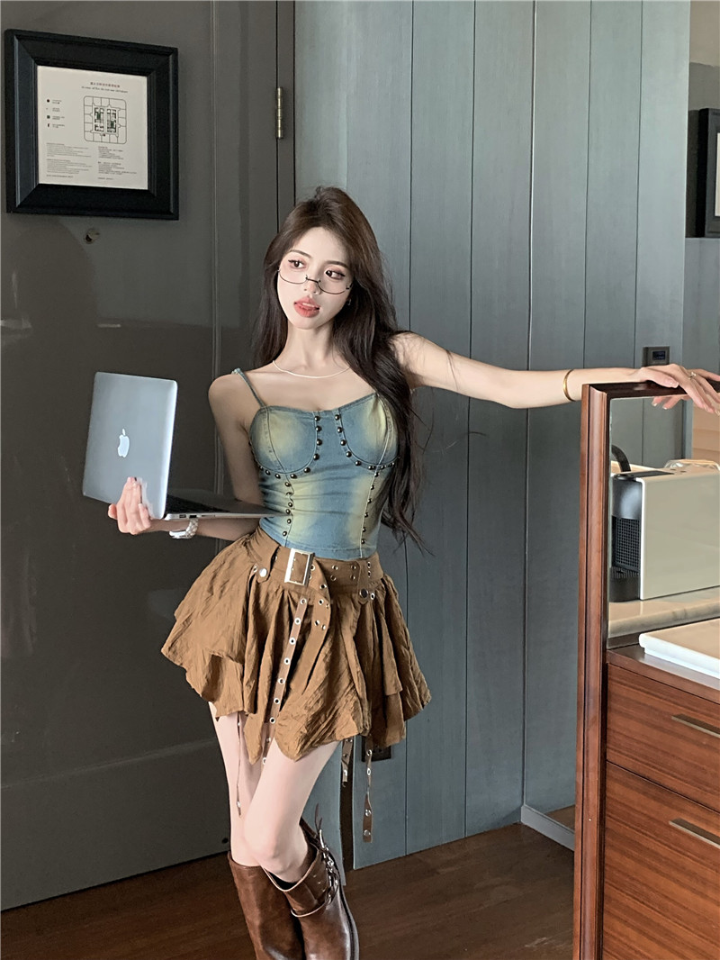 Real shot of Sweet Cool Hot Girl Heavy Industry Willow Denim Camisole Irregular Pleated Skirt Two-piece Set