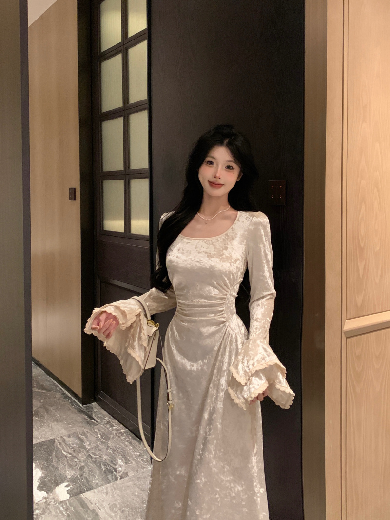 實拍~法式氣質喇叭袖絲絨連衣裙女收腰顯瘦長款A字裙