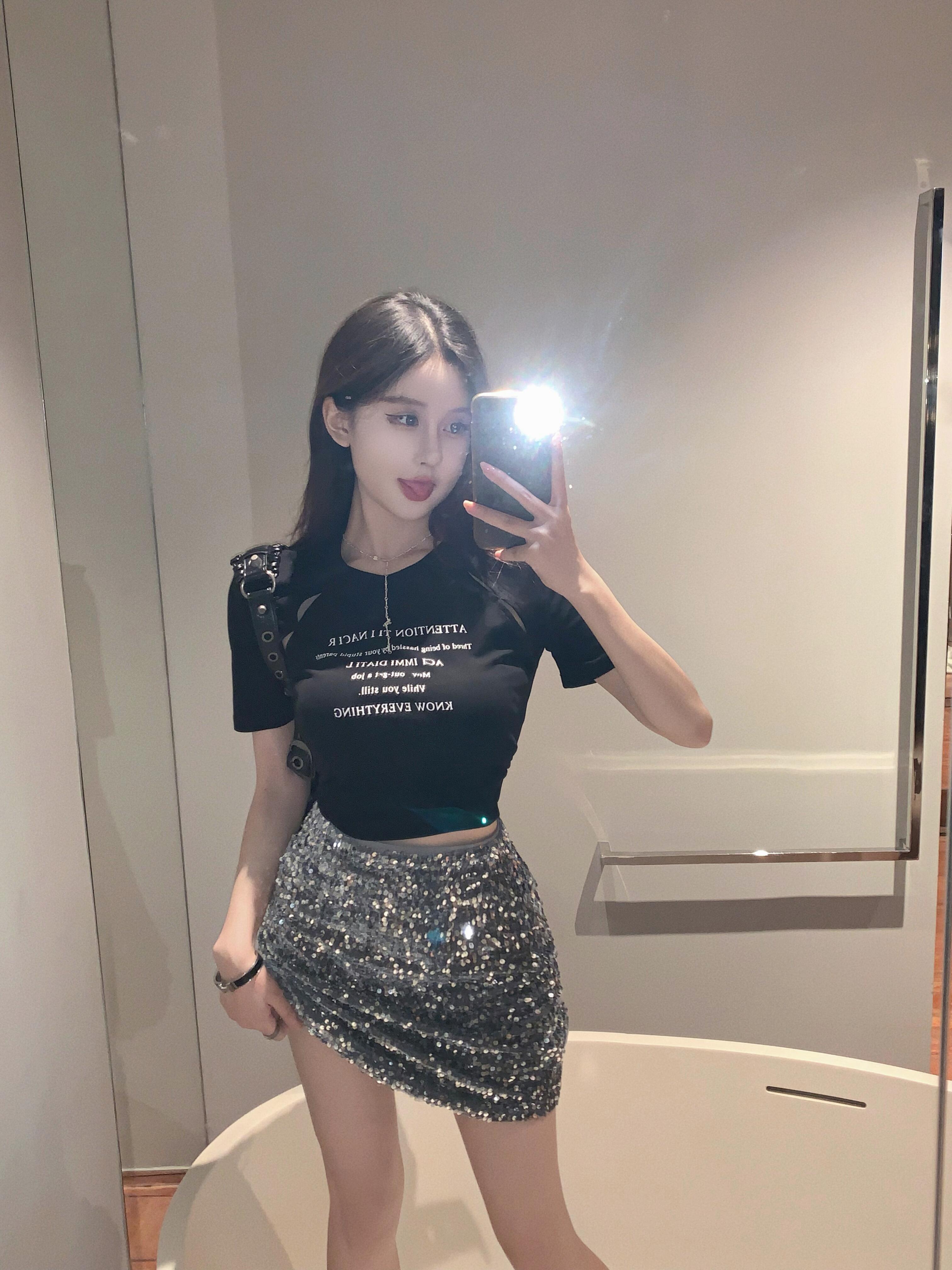 實拍 圓領修身短款印花字母T恤+高腰亮片包臀裙套裝