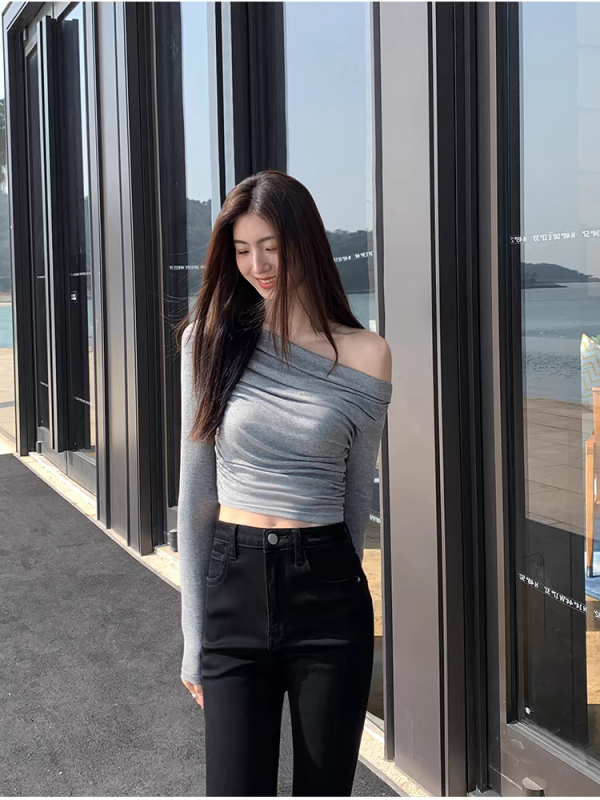 MULVAN 設計感一字肩長袖T恤女2024修身顯瘦性感短款露肩針織上衣
