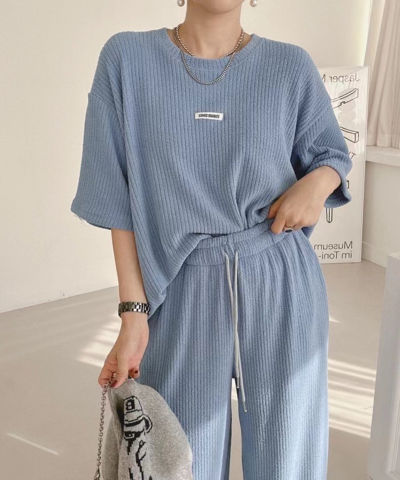 Korean ins 2024 new early spring temperament simple short-sleeved loose T-shirt + trousers casual suit women's two-piece set