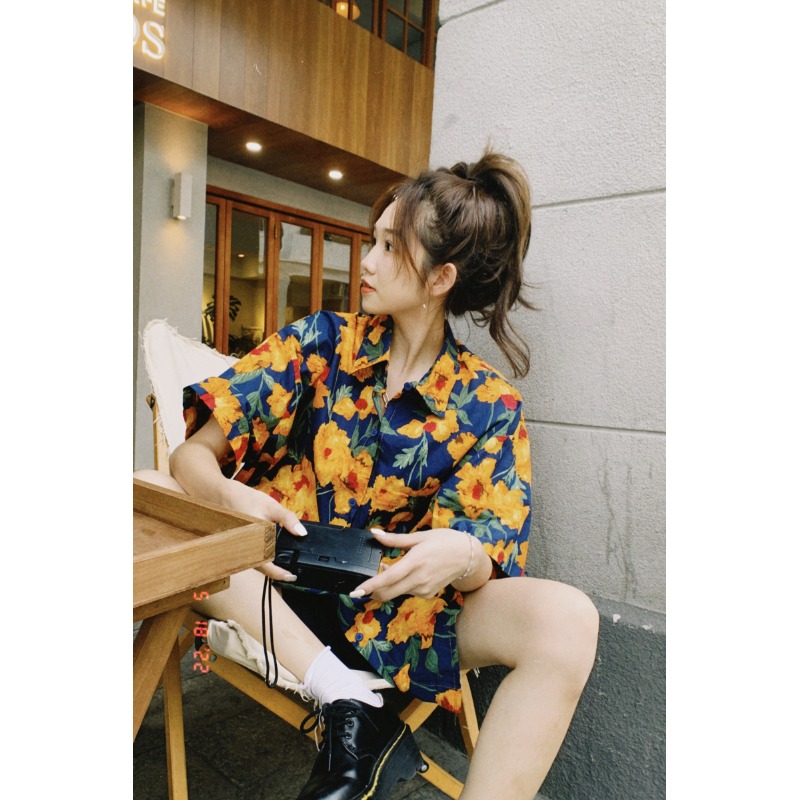 港風復古短袖襯衫女裝夏季花朵印花寬鬆顯瘦設計感小眾中長款上衣