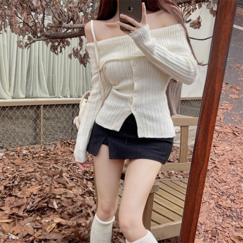 Gentle wind slit sweater women's new hot girl design niche long-sleeved one-shoulder sweater top