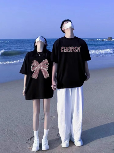Couple's summer wear short-sleeved T-shirt with niche design sense, 2024 new style, different roora internet celebrity suit