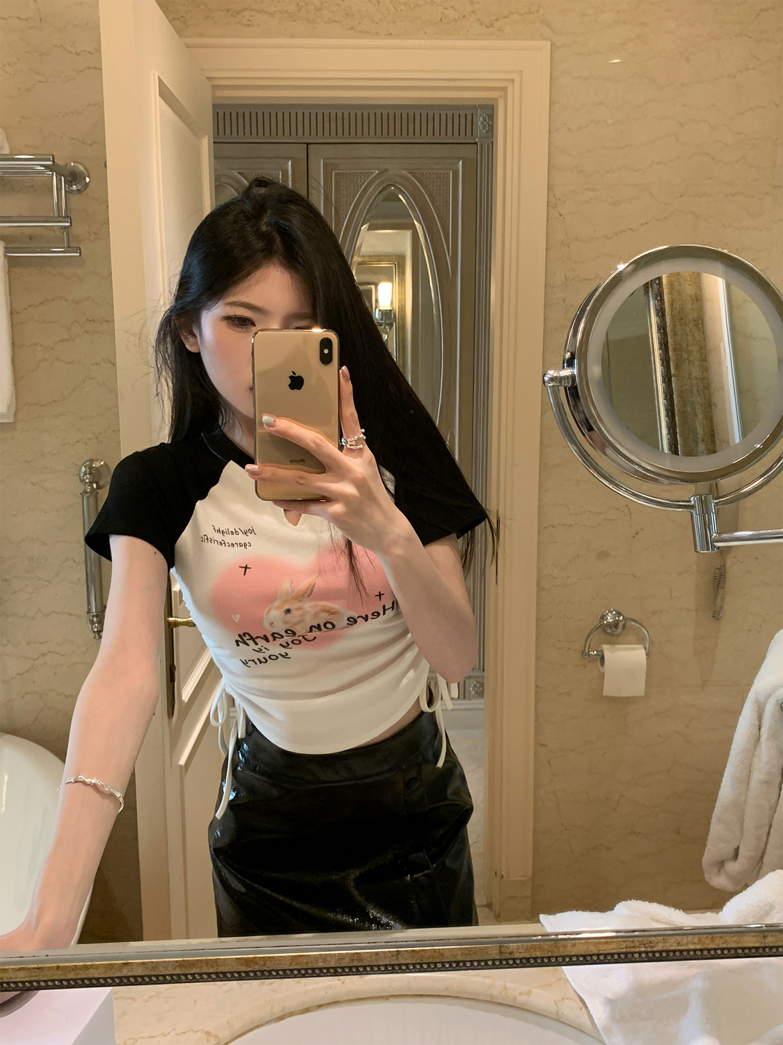 已出貨 韓版簡約風正肩短袖t恤女裝新款2024設計小眾辣妹上衣女