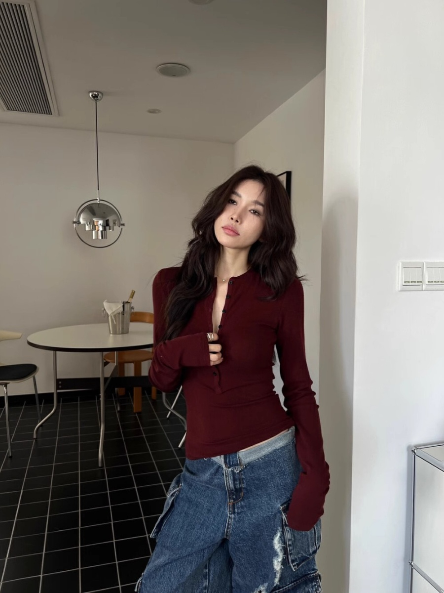 辣妹酒紅色v領長袖內搭打底衫女春秋新款修身緊身正肩t恤短款上衣