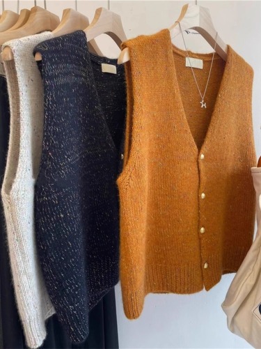 V-neck knitted cardigan vest for women in spring and autumn layered vest top with sleeveless sweater vest coat in autumn and winter