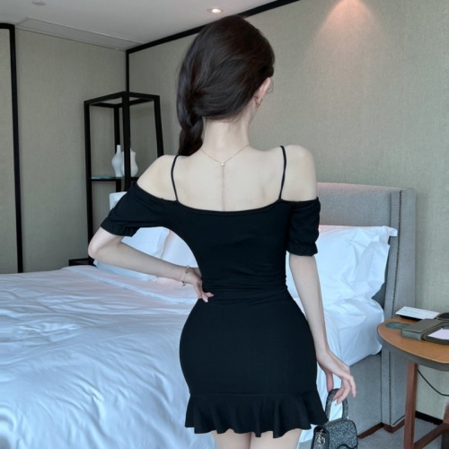 Actual shot of 2024 new sexy nightclub slim fit earrings leaking shoulder and hip dress