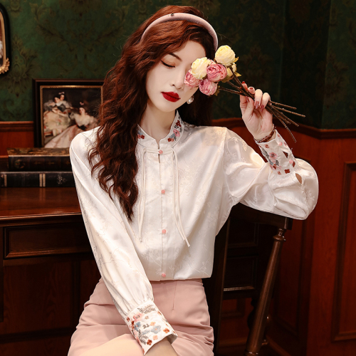 Actual shot of 2024 spring and summer new white stand-up collar new Chinese style national style disc button embroidered shirt long-sleeved embroidered top