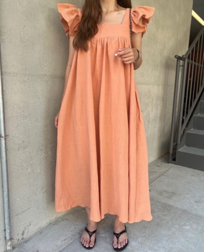 Original version.  2024 Korean chic French retro square neck pleated high waist flying sleeves long dress