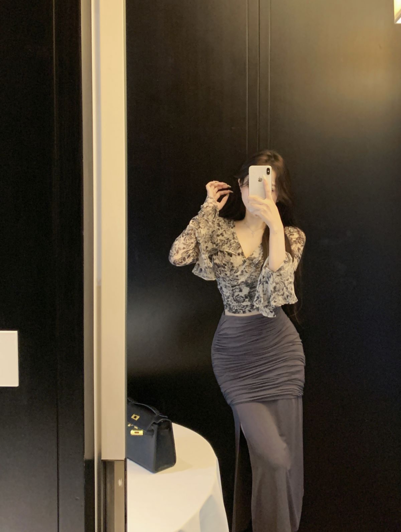 Real shot of V-neck cross floral shirt long-sleeved sexy slim high-waist skirt covering the hips and irregular slits