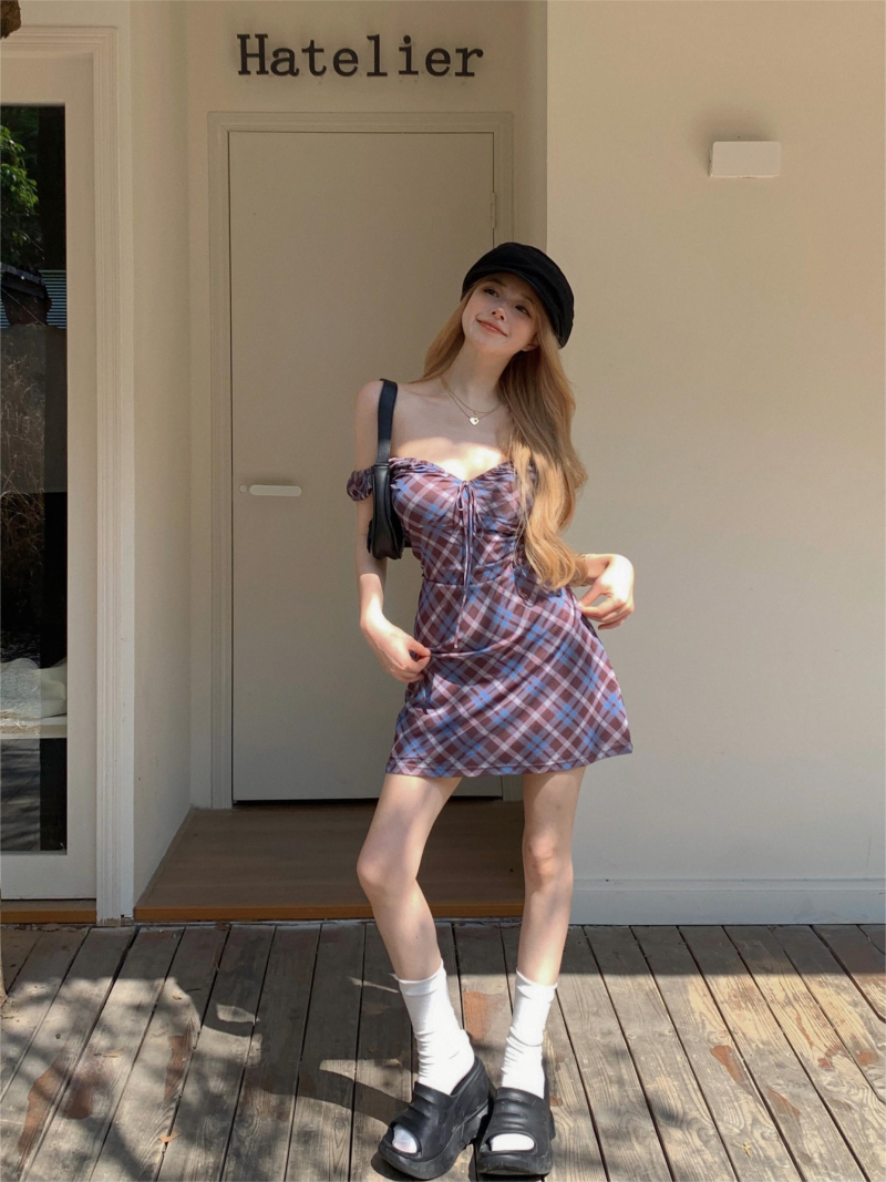 Real shot of American retro campus style stretch slimming plaid V-neck dress with backless A-line skirt