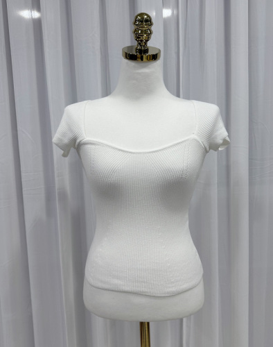Real shot of hot European and American girls' slim-fitting sexy short curly curved square neck short-sleeved sweater with exposed navel