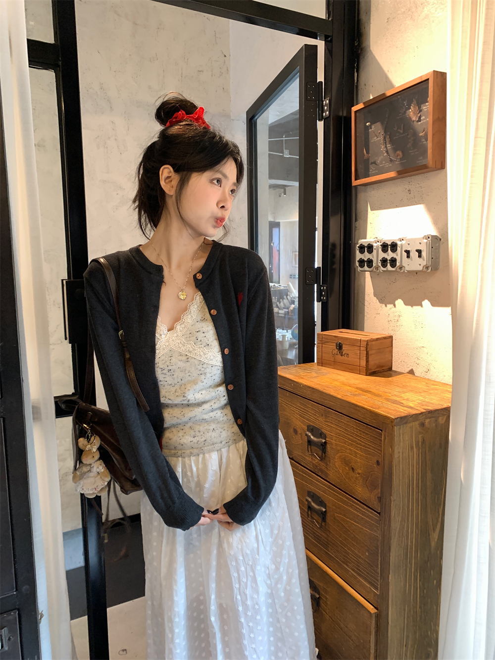 實拍法式精緻蕾絲V領吊帶背心溫柔風白色木耳邊公主裙春季三件套