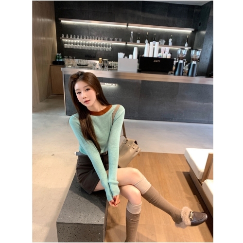 High-end round-neck contrast-color knitted base shirt for women, 2024 spring and autumn new style sweater, slim-fit lazy-style top