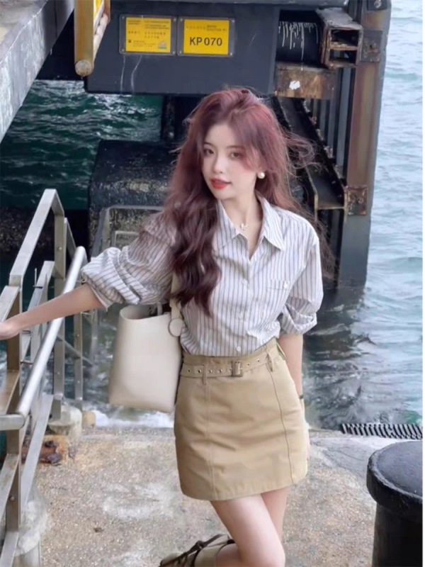 Western style blue striped shirt bottoming shirt 2024 early spring new spring shirt tops for women