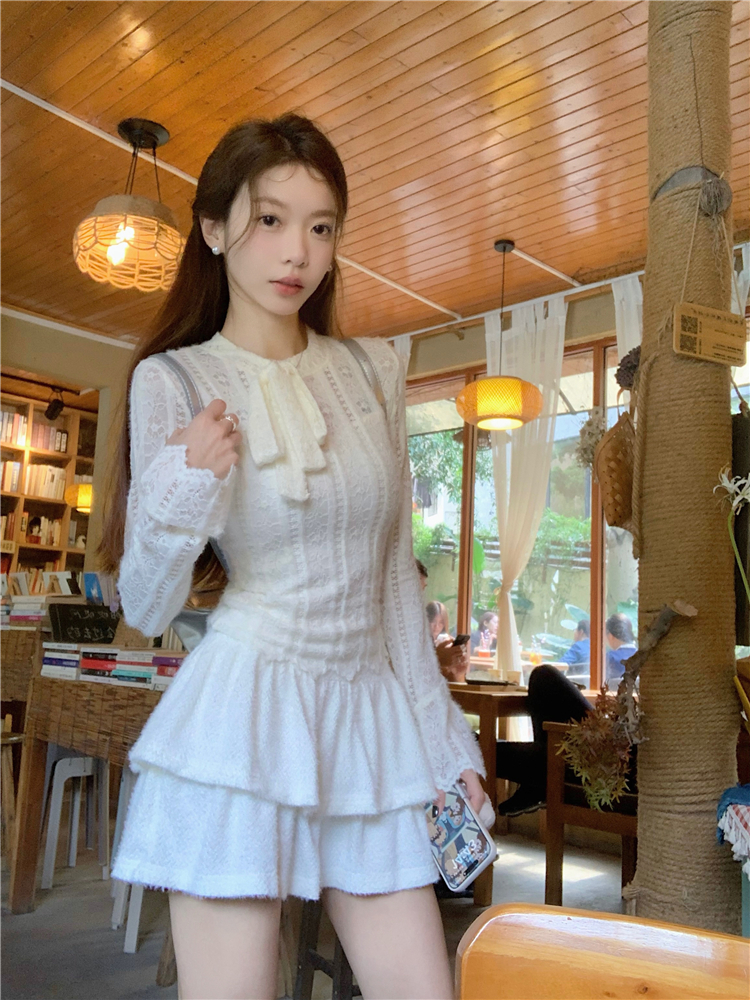 Real shot ~ French waist slimming apricot lace long-sleeved top T-shirt + apricot skirt suit
