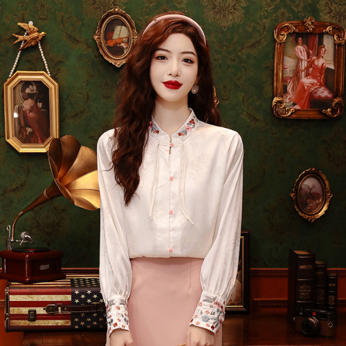 Actual shot of 2024 spring and summer new white stand-up collar new Chinese style national style disc button embroidered shirt long-sleeved embroidered top