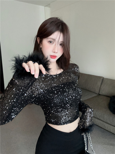 Actual shot~Niche sexy hottie wearing a sequined top with cuffs spliced ​​with ostrich feathers, long sleeves and short bottoming