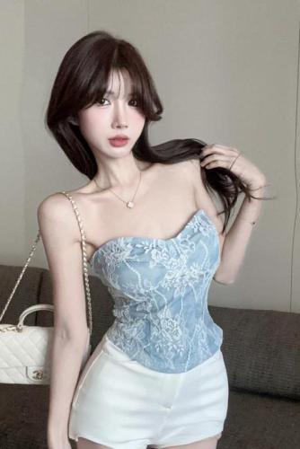 Actual shot ~ Temperament niche fashion atmosphere waist-reducing age-reducing lace tube top design slim slimming top