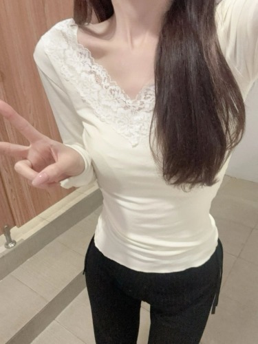 Sexy low-neck lace bottoming shirt for women in autumn and winter, high-end fur with French V-neck slim fit top