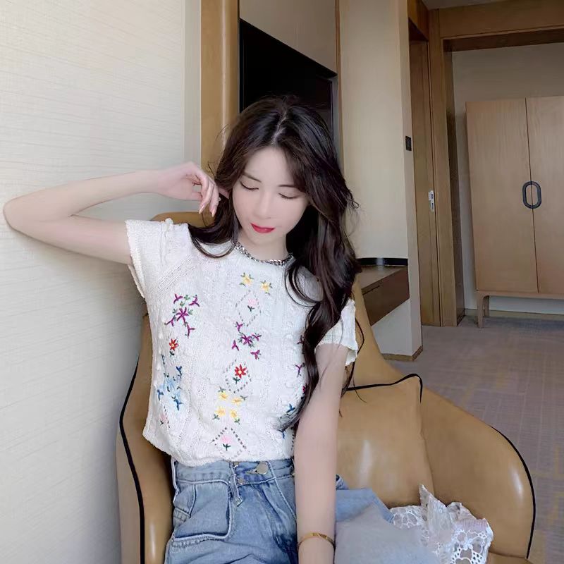 2024 Summer Design Internet Celebrity Embroidered Short Sleeve Knitted T-Shirt Women's High Waist Chic Airline Short Top Ins Trend