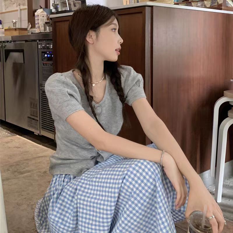 高級感溫柔風灰色花苞袖紐扣短袖針織衫女夏季新款洋氣時髦上衣