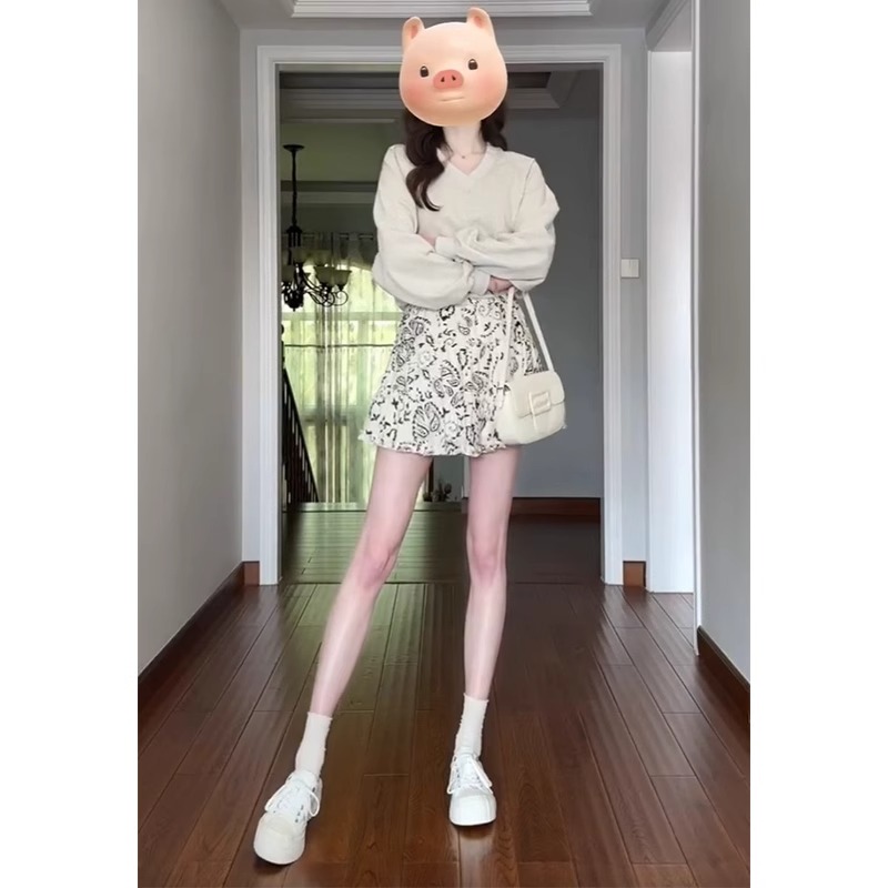 今年流行套裝裙美式復古v領衛衣碎花半身裙鹽系輕熟兩件套2024年