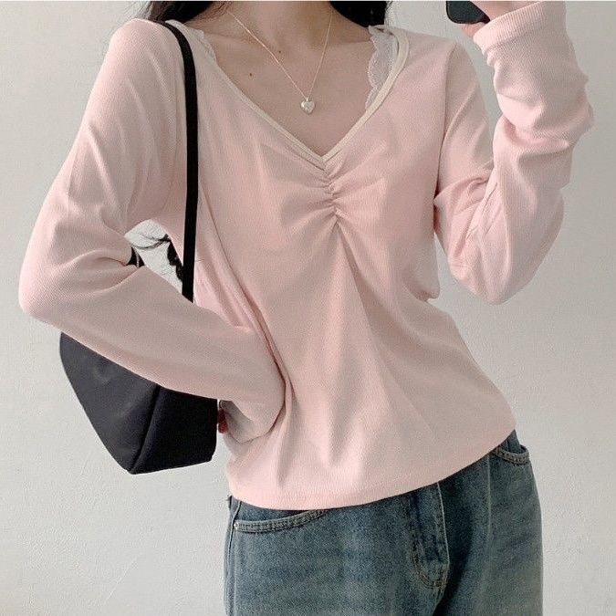 Already shipped Korean style sweet and spicy V-neck right shoulder long-sleeved T-shirt for women in spring and autumn design pleated inner bottoming top