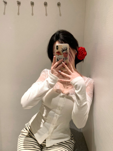 Real shot of Sister Jiaoxiang, lace pure desire sister Bai Yueguang long-sleeved inner body slimming top