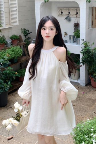 Actual shot of 2024 new pure desire halterneck off-shoulder fairy dress Korean style loose long-sleeved light luxury temperament dress