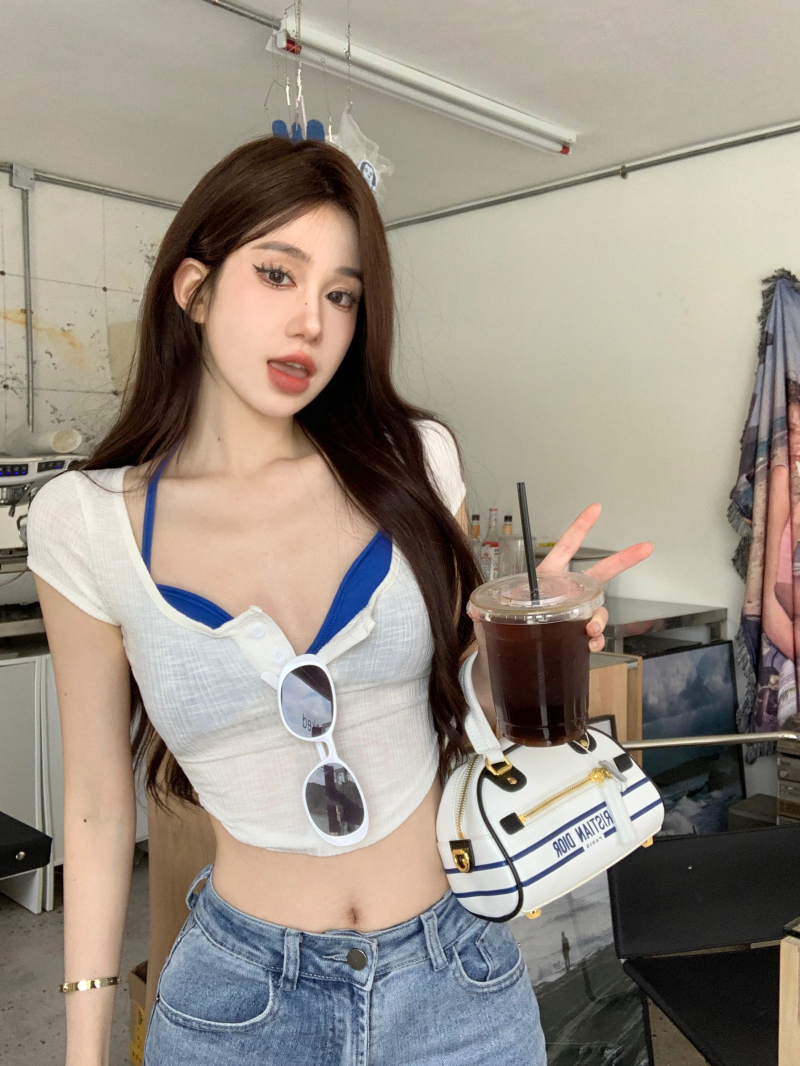 Actual shot of Yi Mengling's same ins pure lust style irregular inner straps + versatile T-shirt two-piece set for women