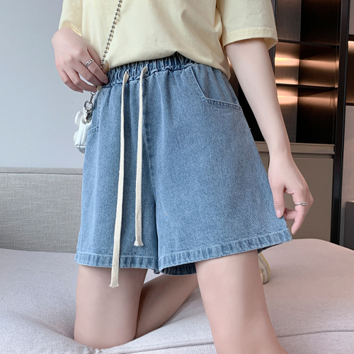 Real shot of denim shorts for women in summer, large size and thin, suitable for thick hips and thighs, loose A-line curled wide-leg hot pants, trendy