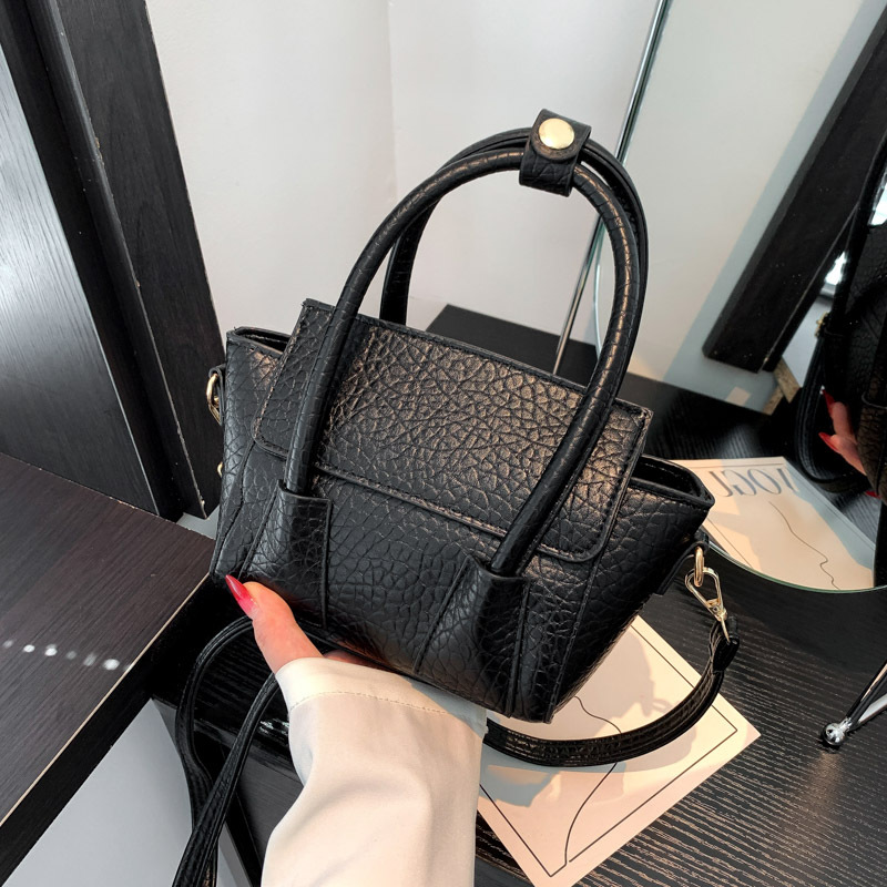 Fashionable and versatile commuter handbag 2024 new style Korean style shoulder crossbody bag
