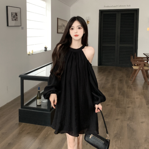 Actual shot of 2024 new pure desire halterneck off-shoulder fairy dress Korean style loose long-sleeved light luxury temperament dress