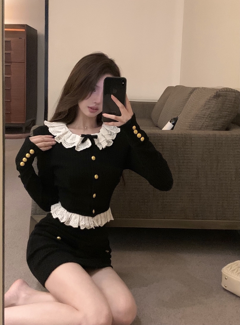 Actual shot of Korean style slim-fitting and sweet baby-neck long-sleeved lace patchwork short jacket + high-waist hip-covering short skirt