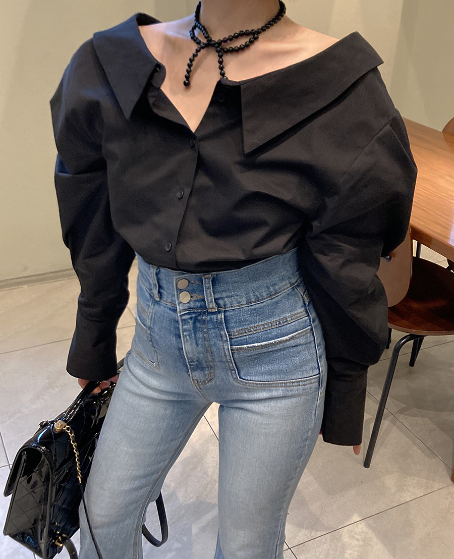 Collarbone-baring lapel shirt with pearl chain design