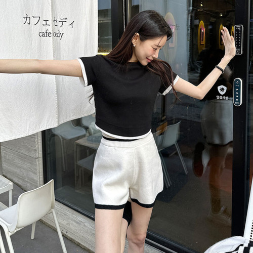 Early spring contrasting color waist-revealing fake two-piece T-shirt