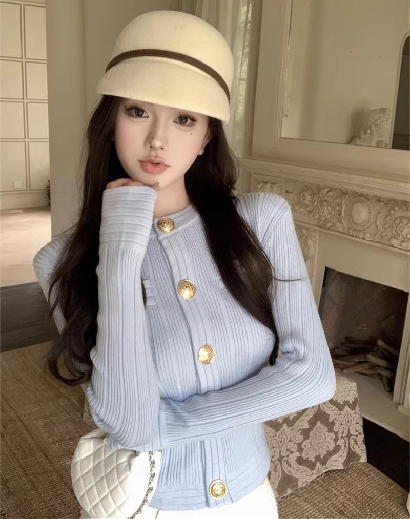 修身方領打底針織衫女2024秋季新款設計感小眾慵懶風法式短款毛衣
