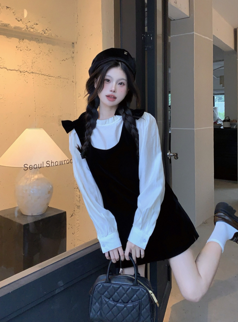 Real shot of French retro design bow velvet dress + fungus-edged shirt pleated top