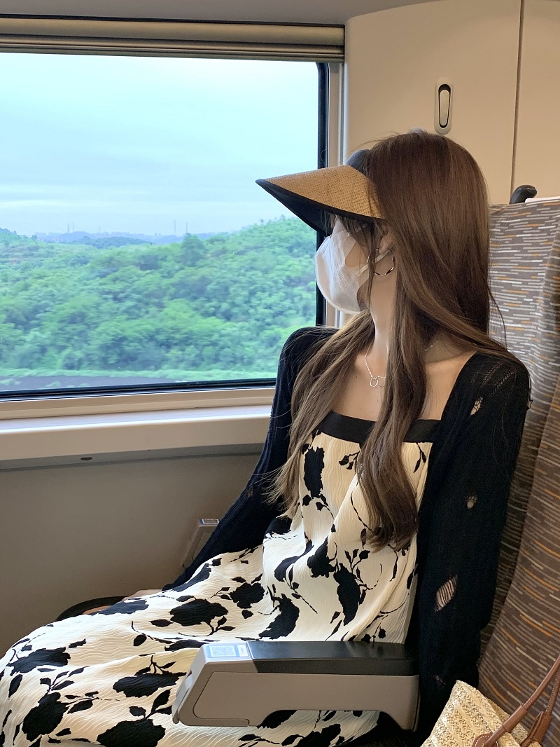 實拍 韓版春夏日度假風黑白吊帶裙＋破洞防曬針織開衫
