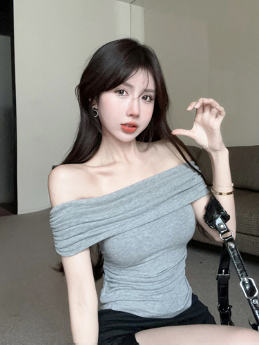 Actual shot of Pure Desire French one-shoulder women's summer dress, new slim fit, off-shoulder, chic and beautiful top