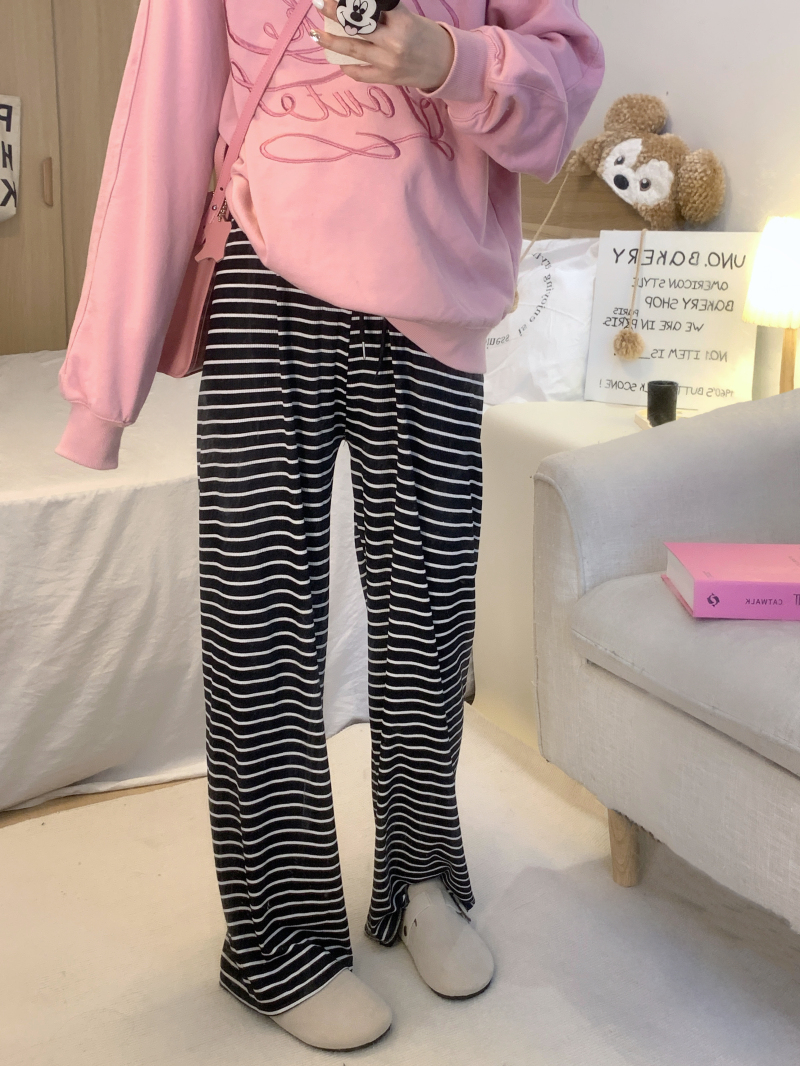 Actual shot of lazy style wide-leg pants for fall, new casual high-waist drapey black and white striped floor-length straight pants
