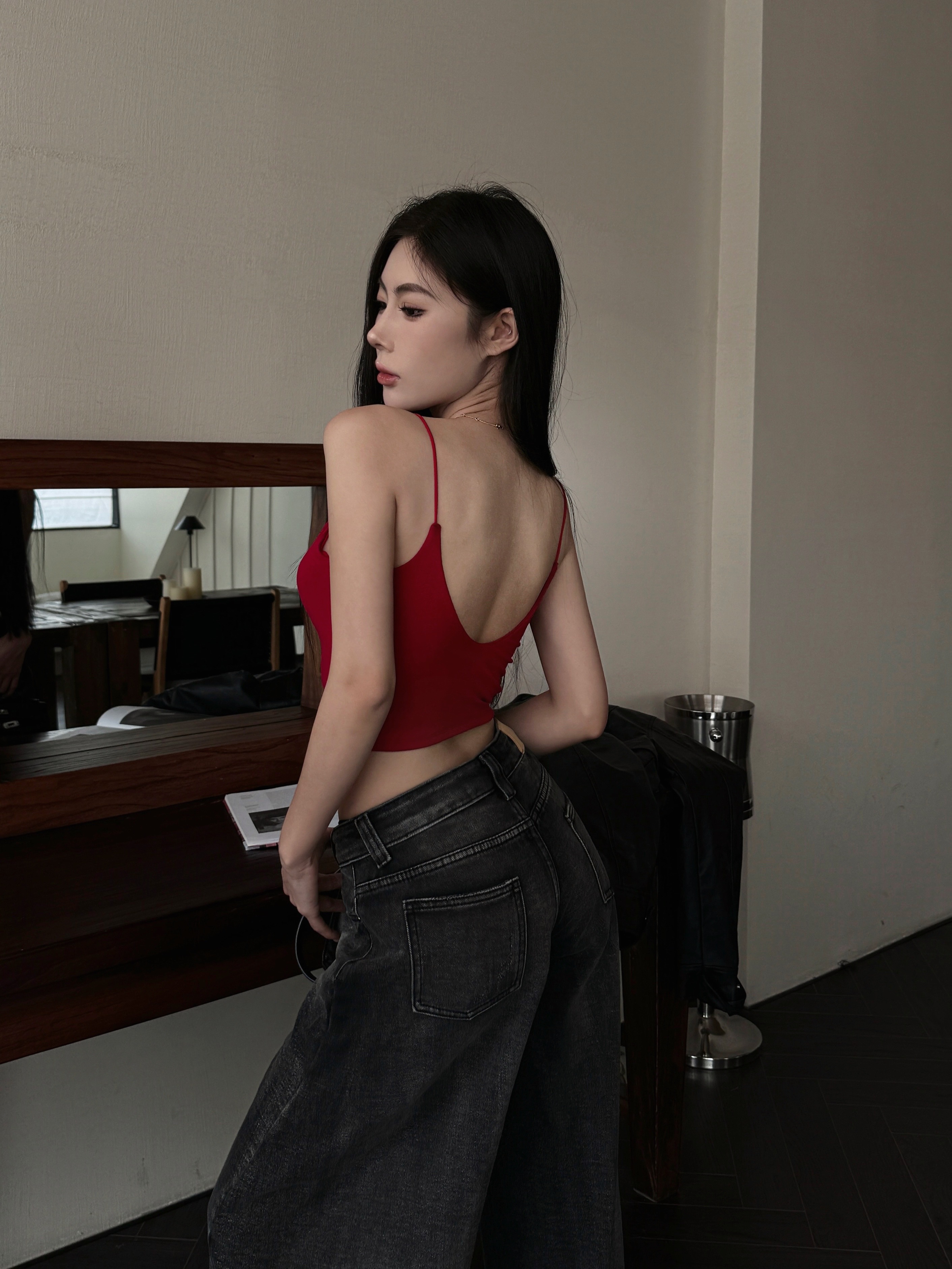 實拍實拍  顯瘦露背短款u領小吊帶自帶胸墊美背上衣