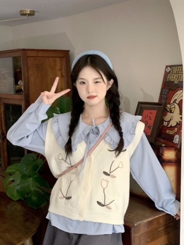 实拍~韩系减龄刺绣花朵叠穿针织马甲+娃娃领长袖衬衫