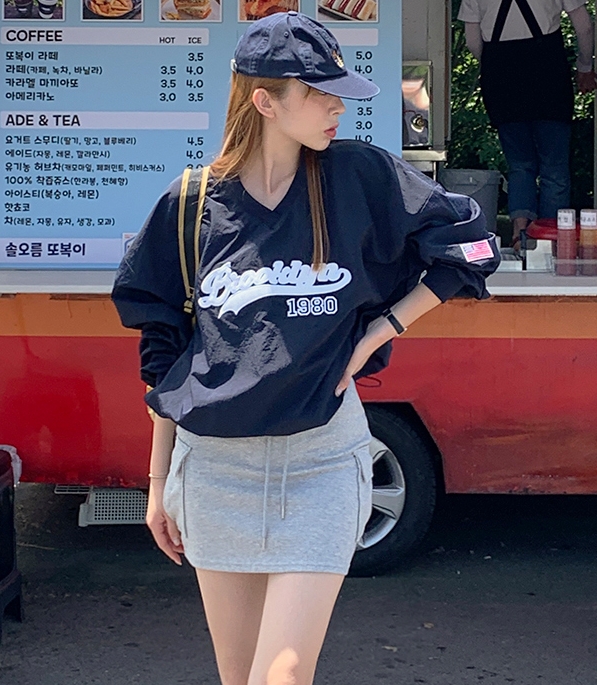 !  Korean Dongdaemun ins fashion niche embroidered letter V-neck sun protection shirt versatile loose lazy top