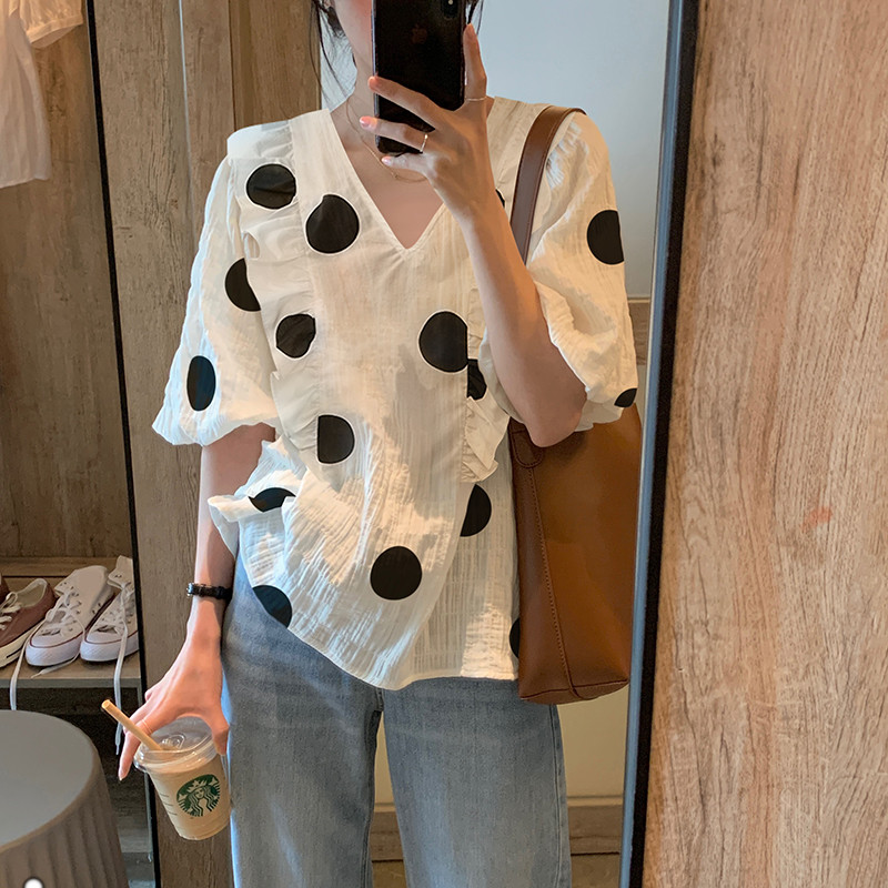 設計感小眾波點V領短款上衣女春秋季大碼胖mm顯瘦百搭泡泡袖襯衫