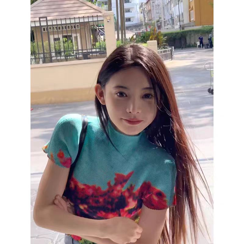 辣妹氣質褶皺上衣女夏季修身顯瘦設計感渲染印花半高領短袖T恤潮
